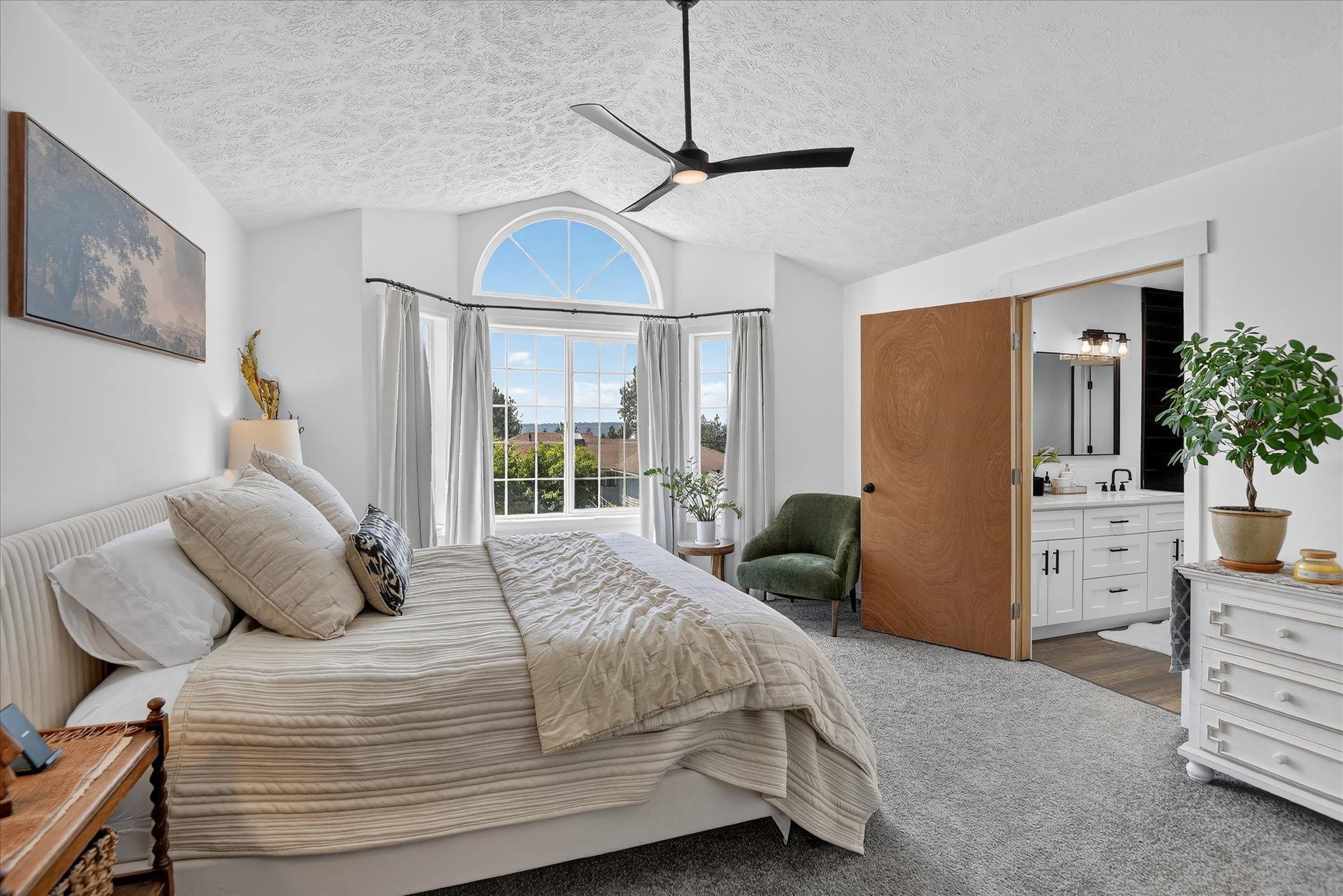 10108 N SEMINOLE Dr