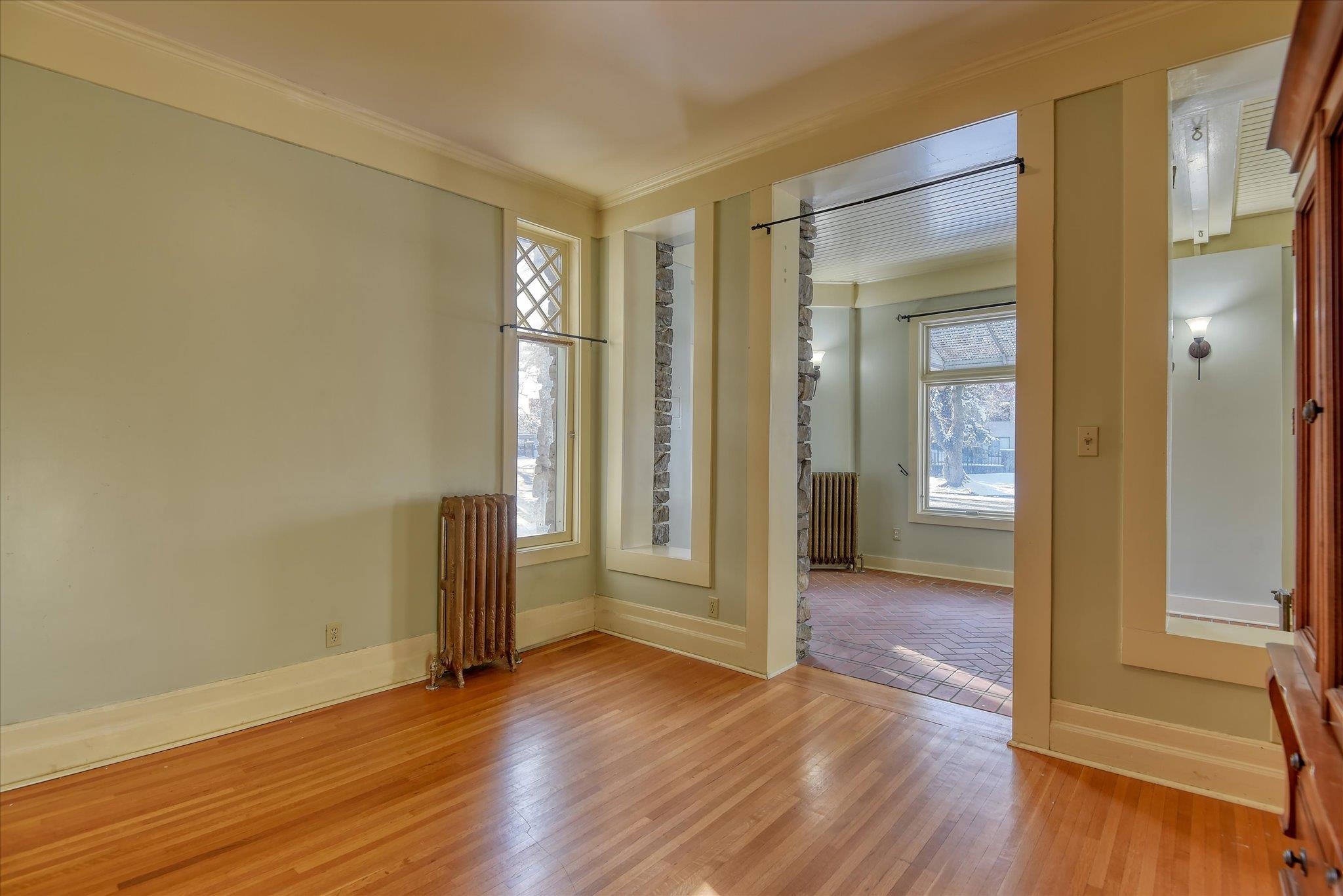 2425 W Pacific Ave