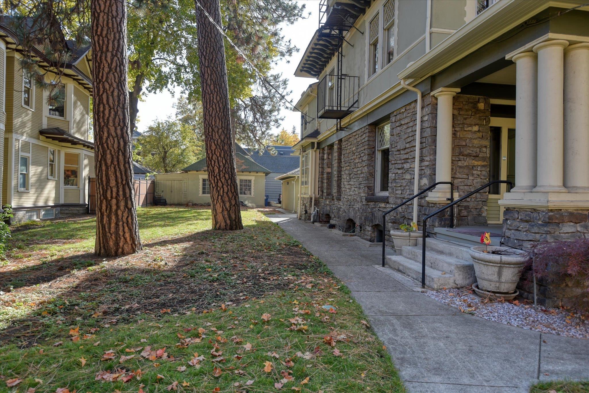 2425 W Pacific Ave