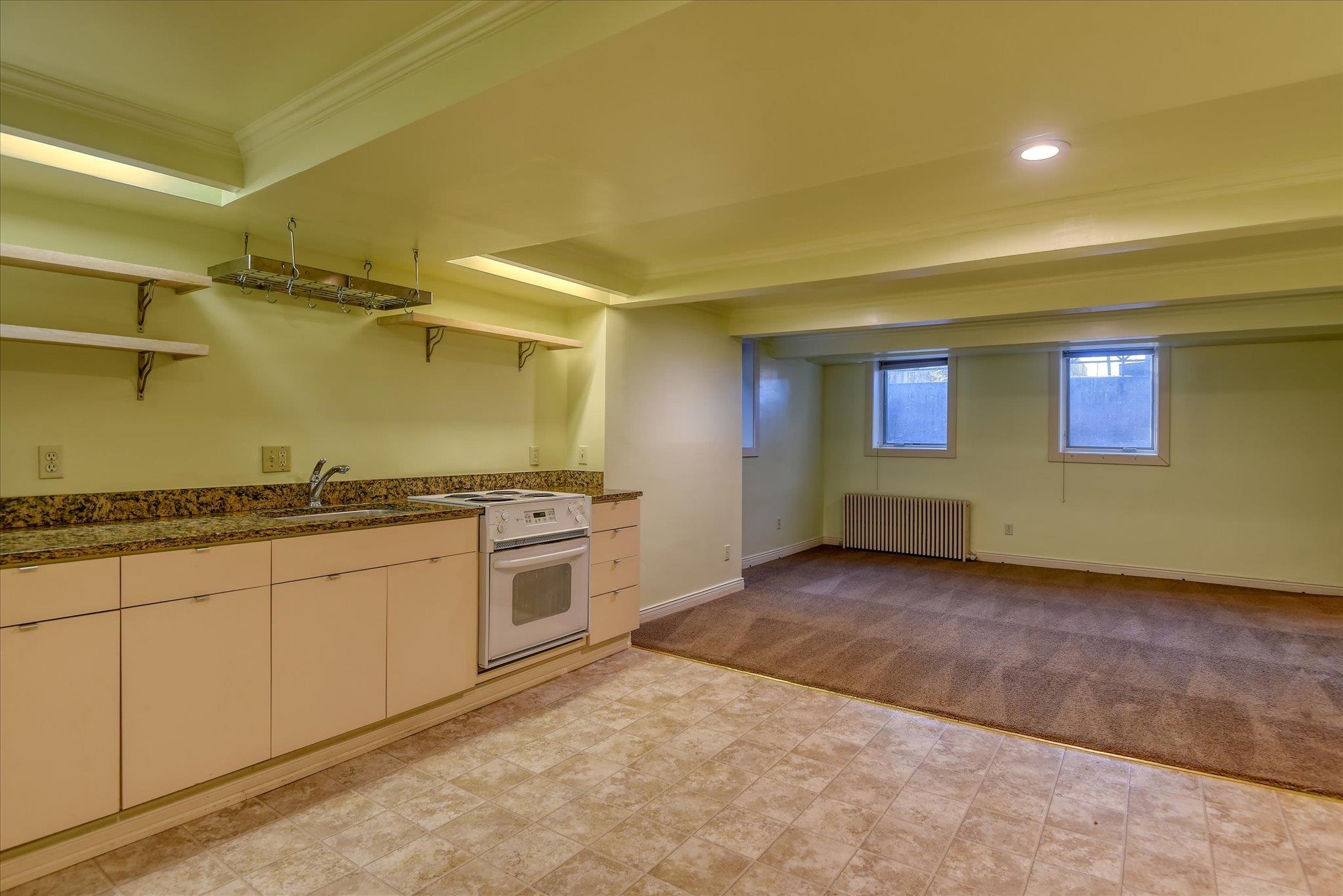 2425 W Pacific Ave