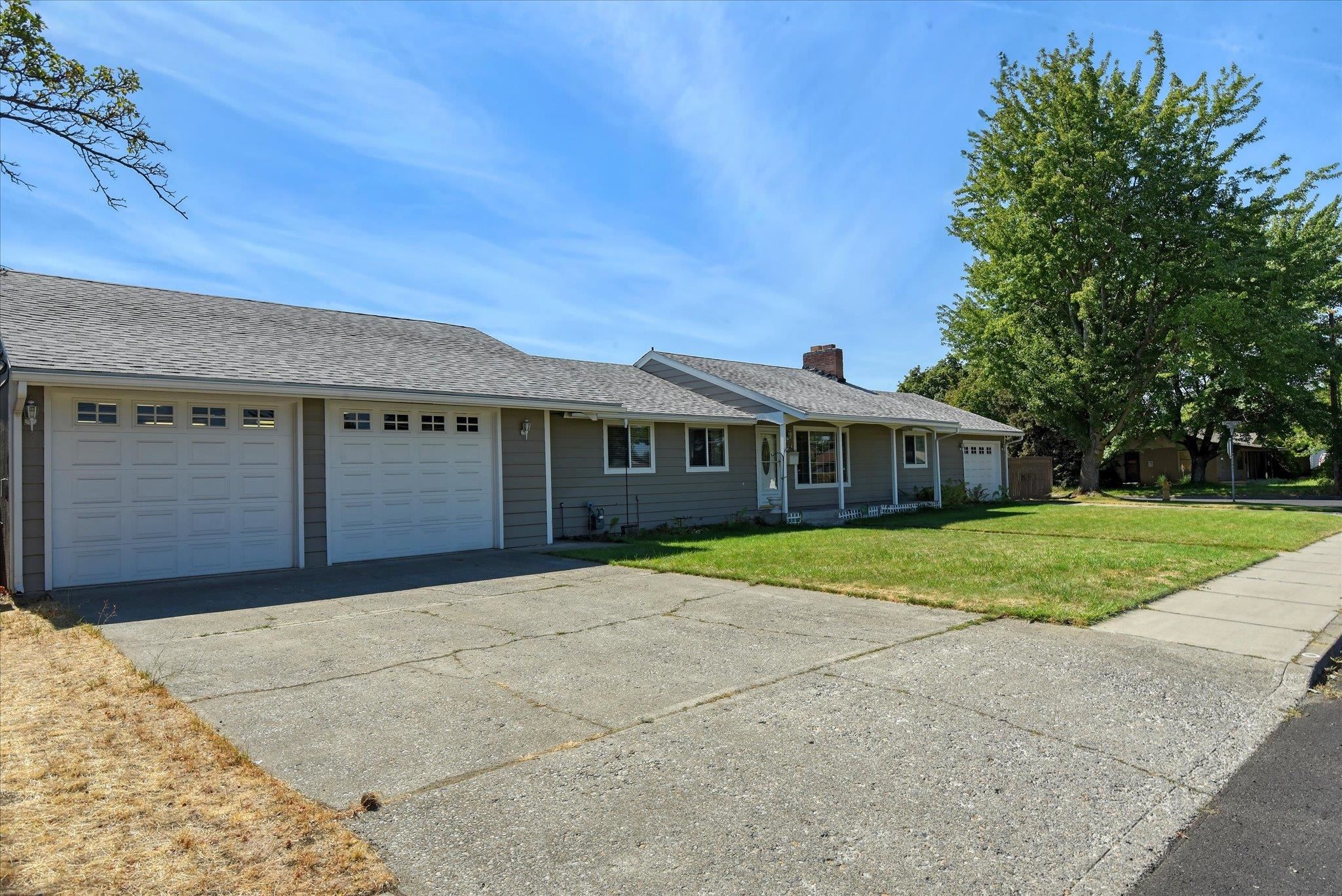 534 E COZZA Dr