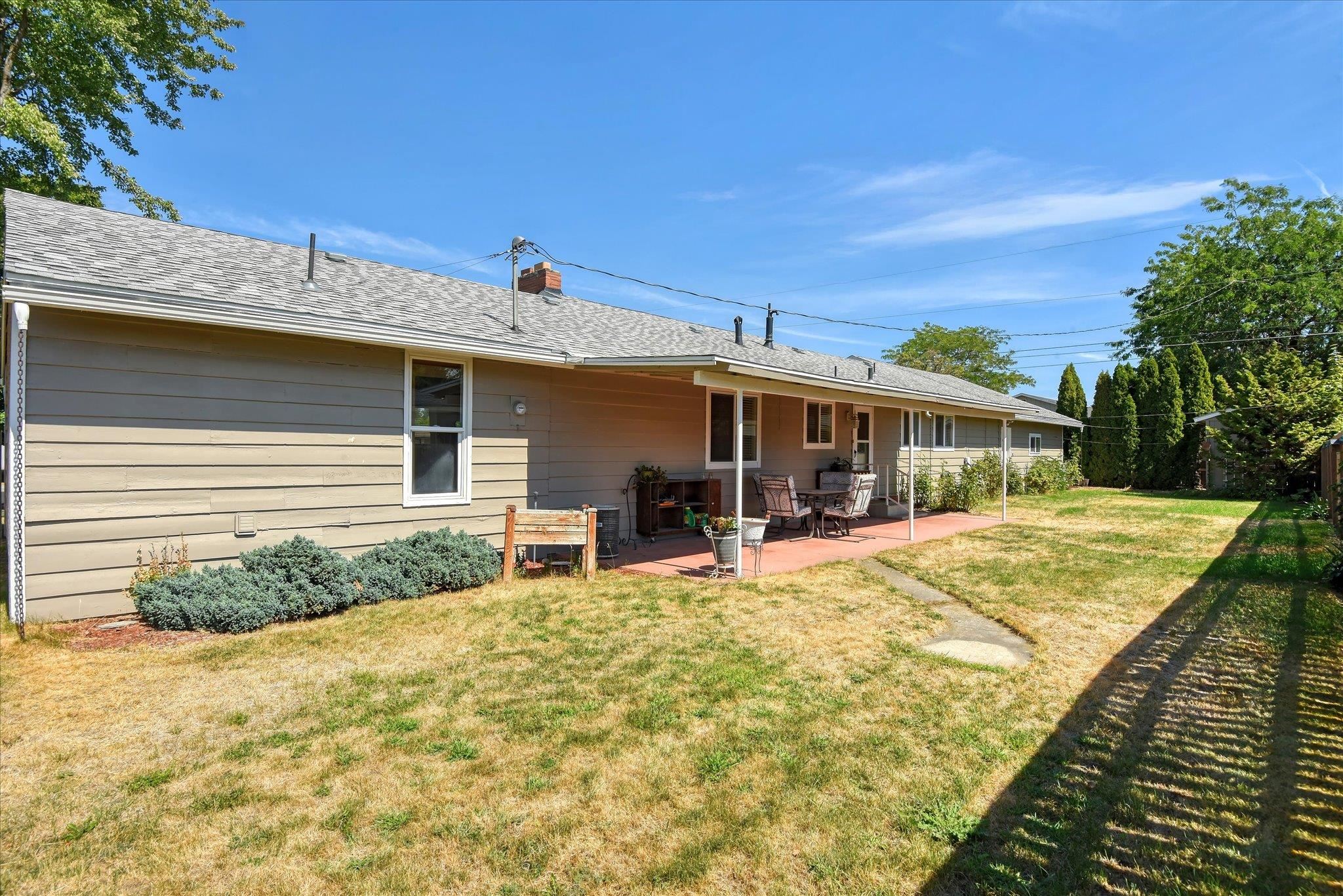 534 E COZZA Dr