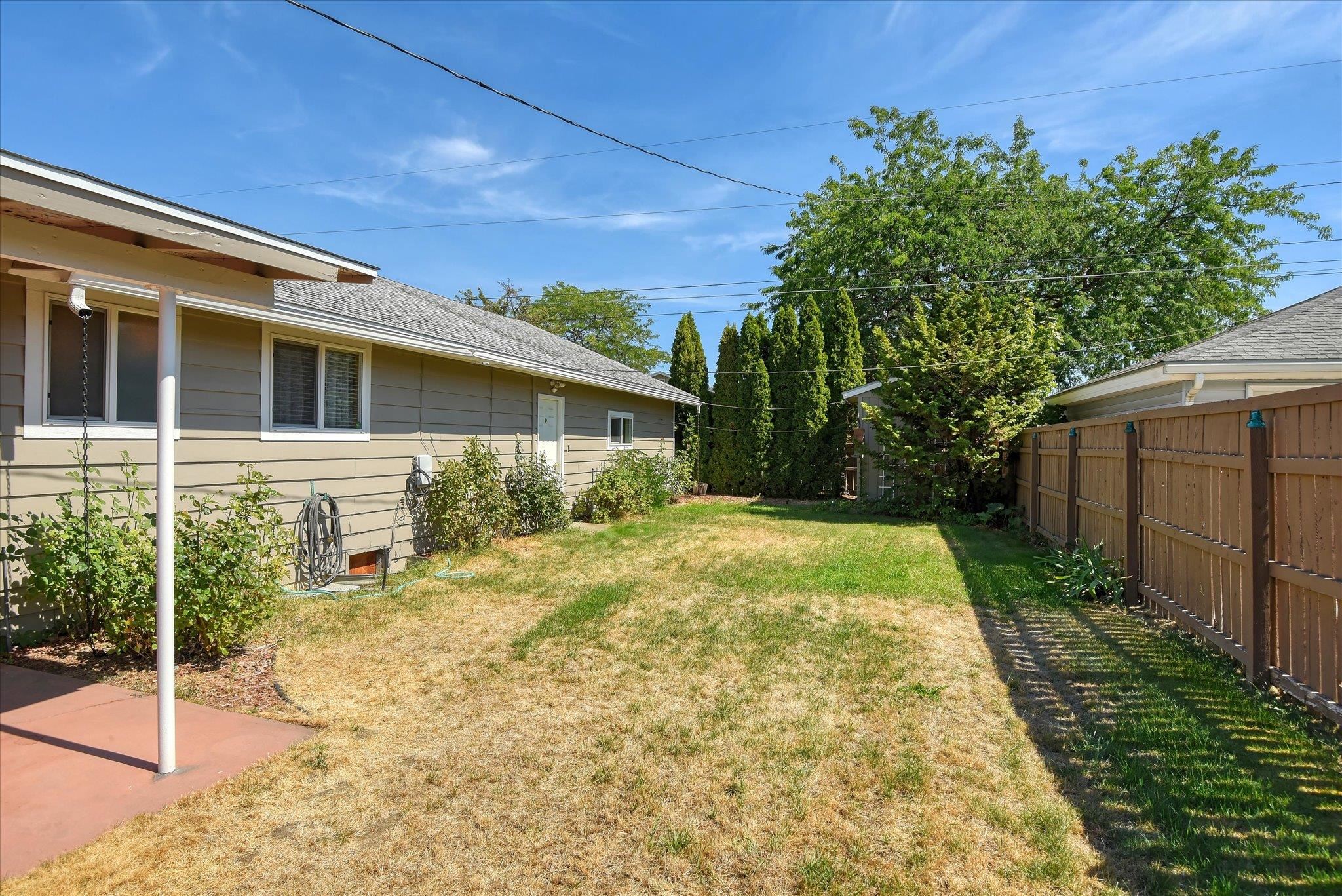 534 E COZZA Dr