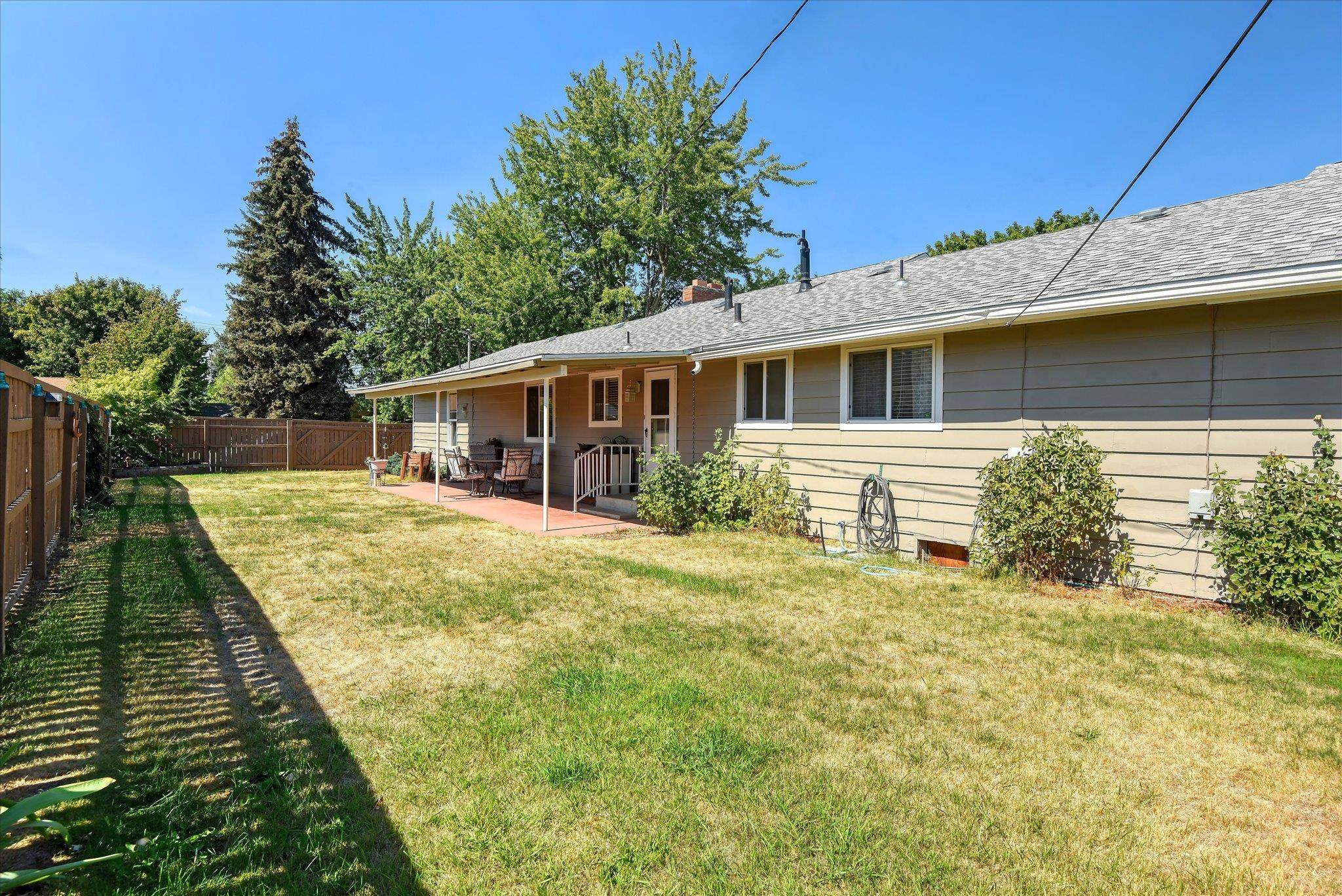 534 E COZZA Dr