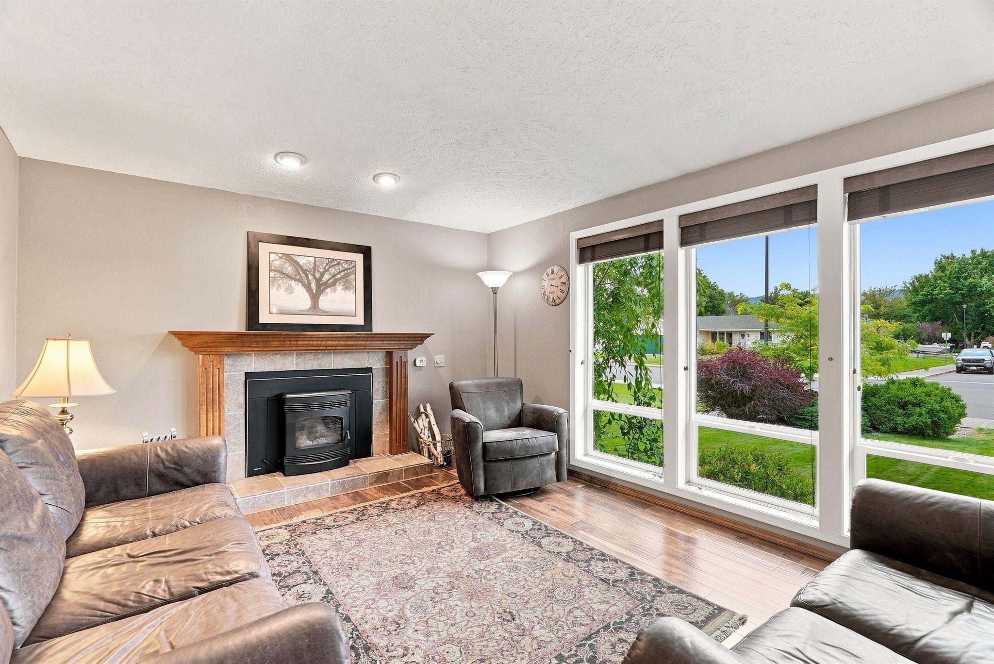 3625 S LORETTA Dr