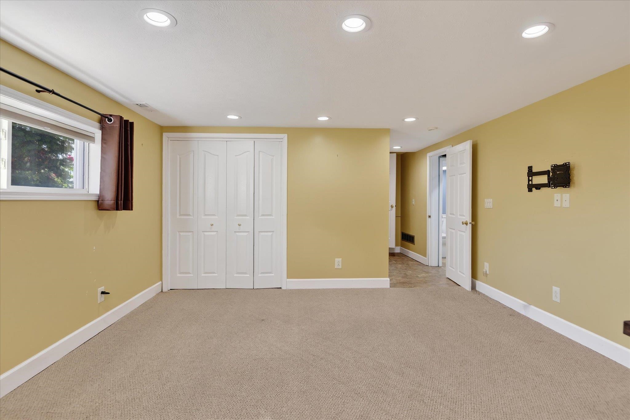 2836 W HOUSTON Ave
