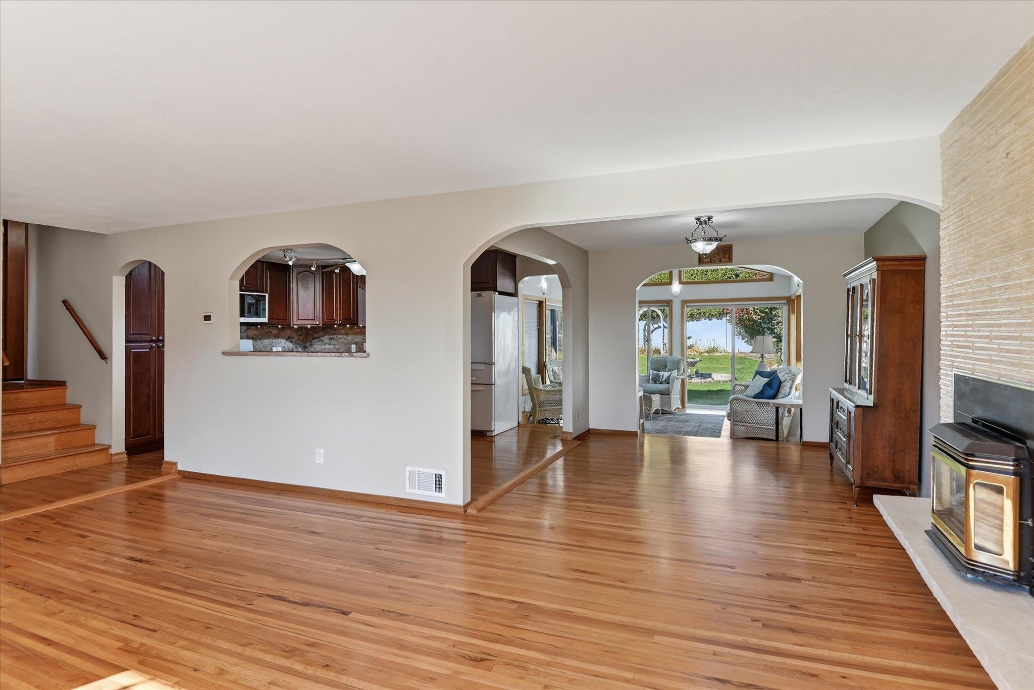 2836 W HOUSTON Ave