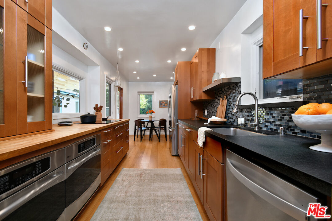 4332 Ben Ave