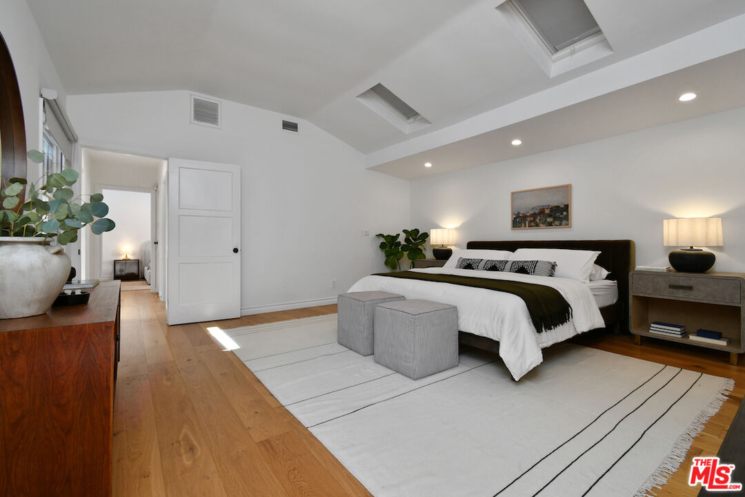 4332 Ben Ave