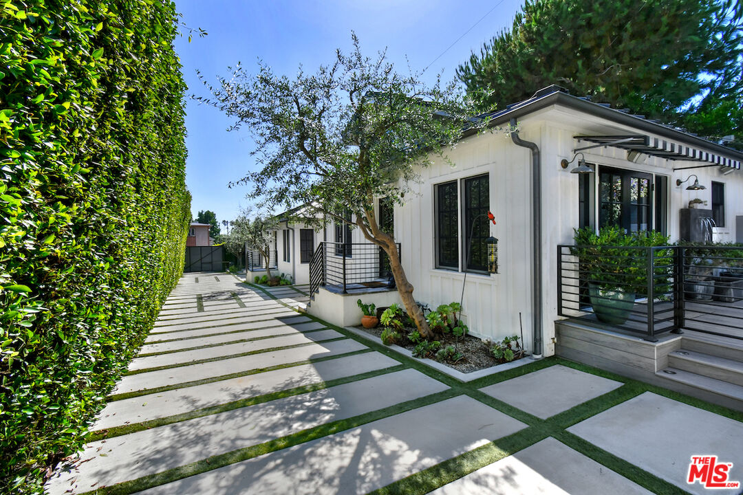4311 Finley Ave