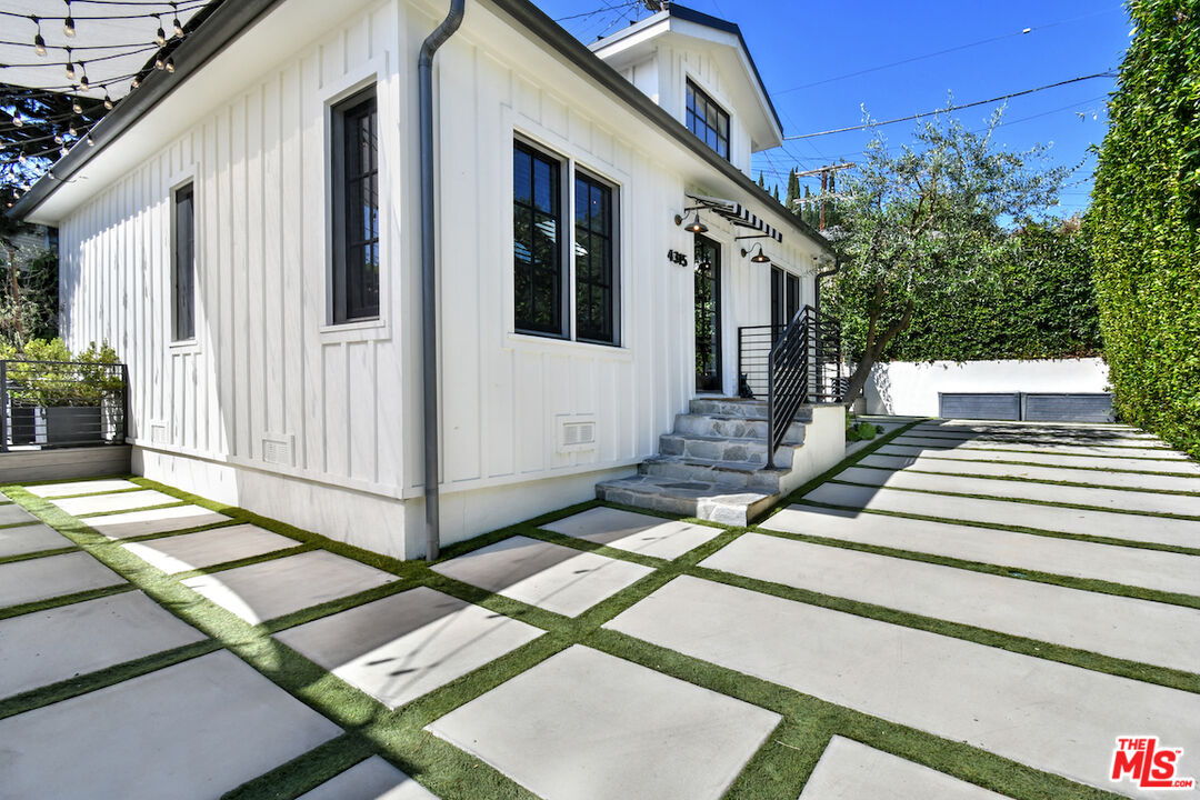 4311 Finley Ave