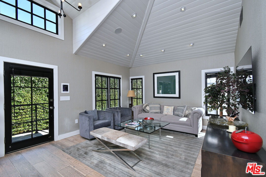 4311 Finley Ave