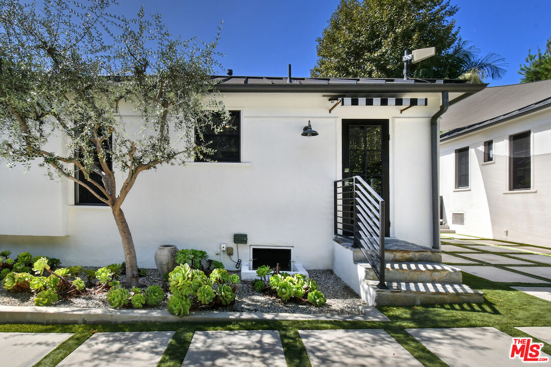 4311 Finley Ave