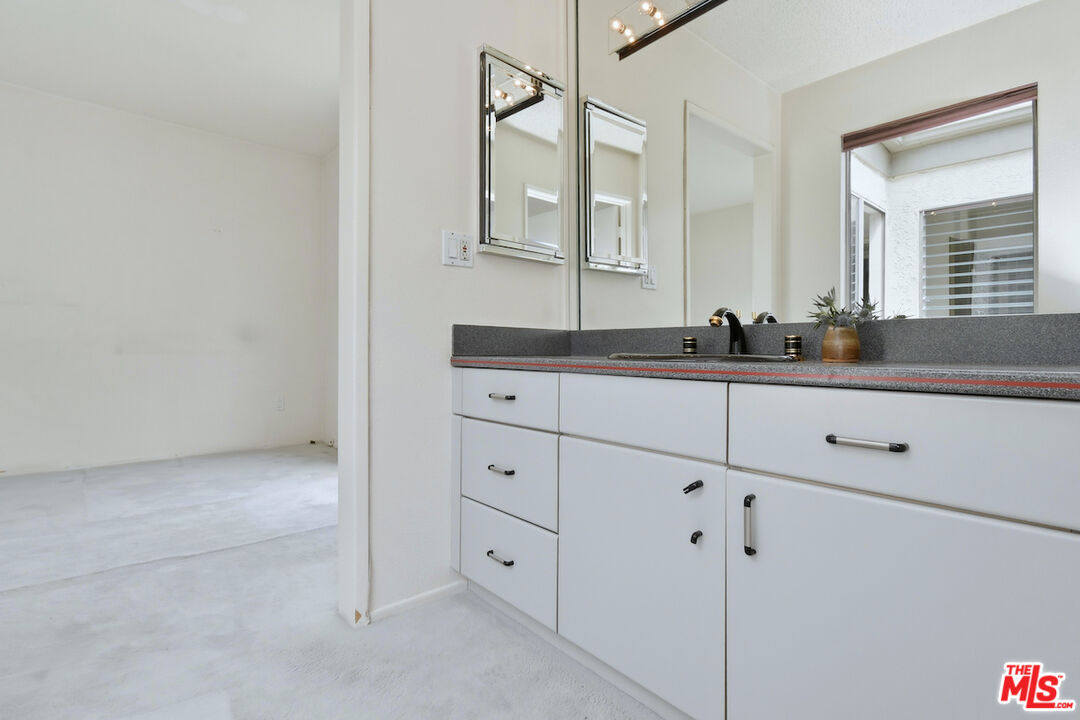 11738 Moorpark St Unit: E