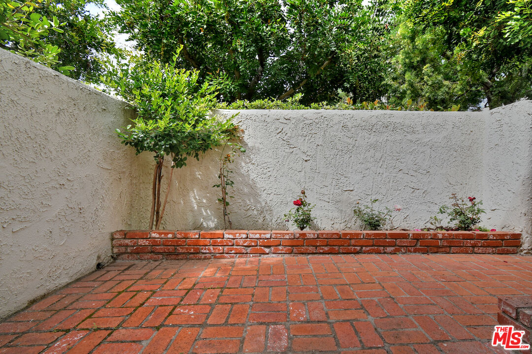 11738 Moorpark St Unit: E