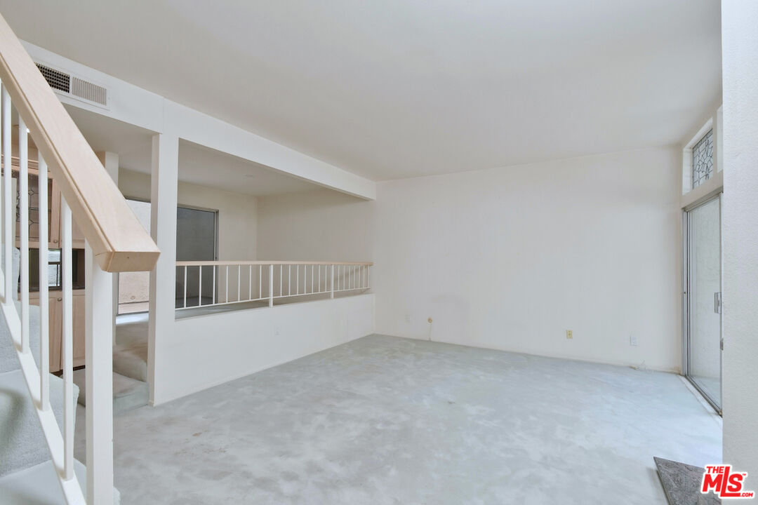 11738 Moorpark St Unit: E