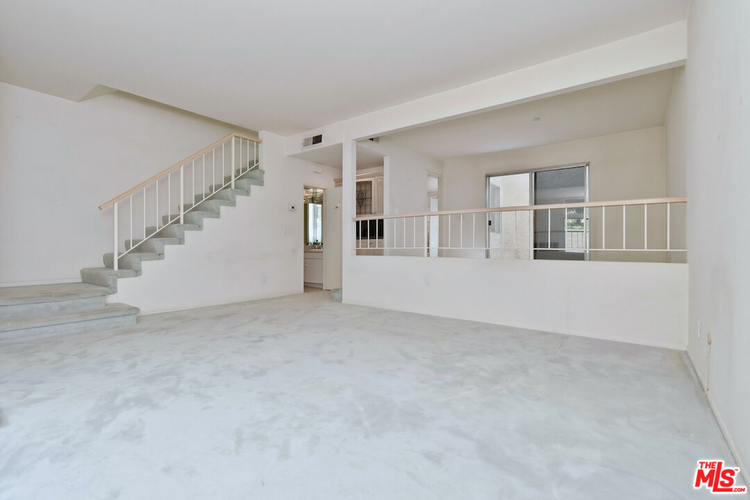 11738 Moorpark St Unit: E