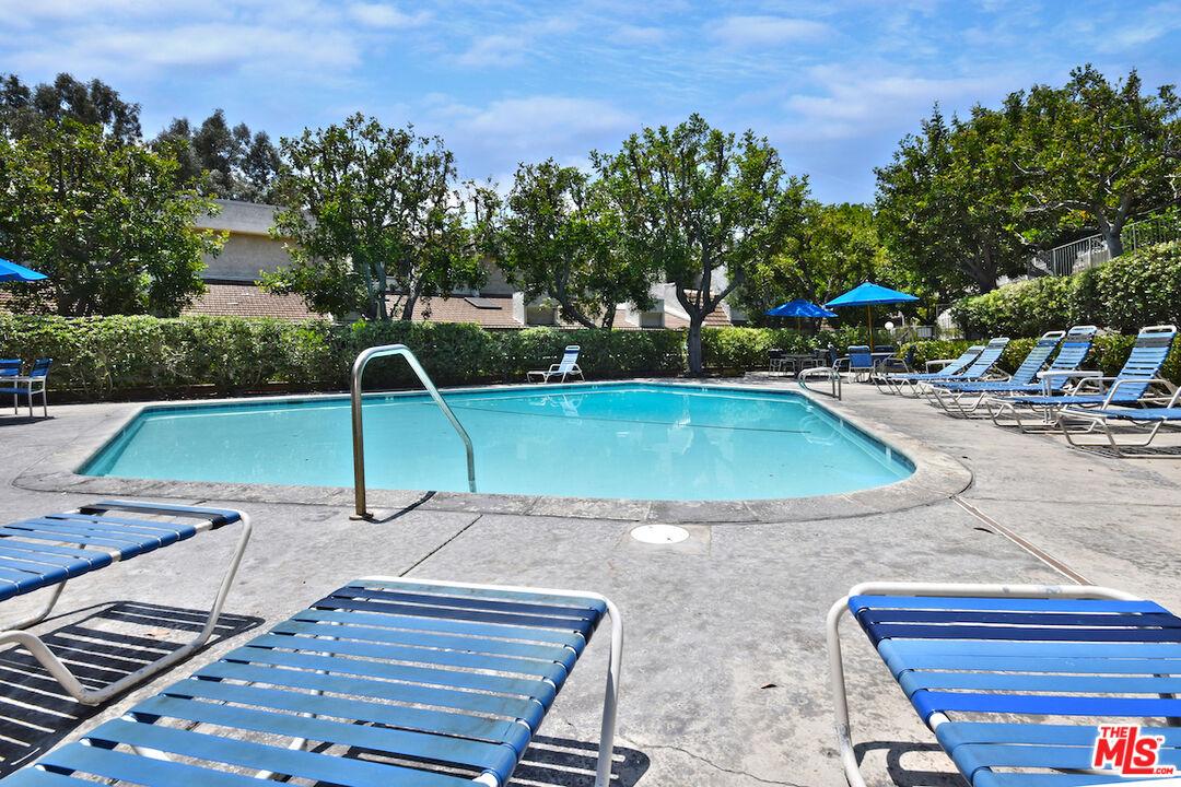 11738 Moorpark St Unit: E