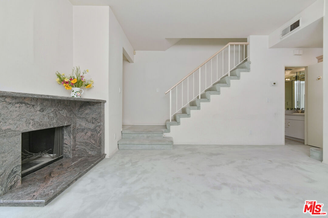 11738 Moorpark St Unit: E