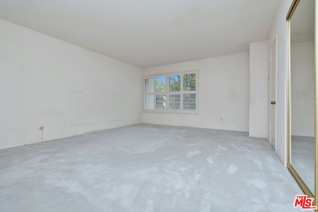 11738 Moorpark St Unit: E