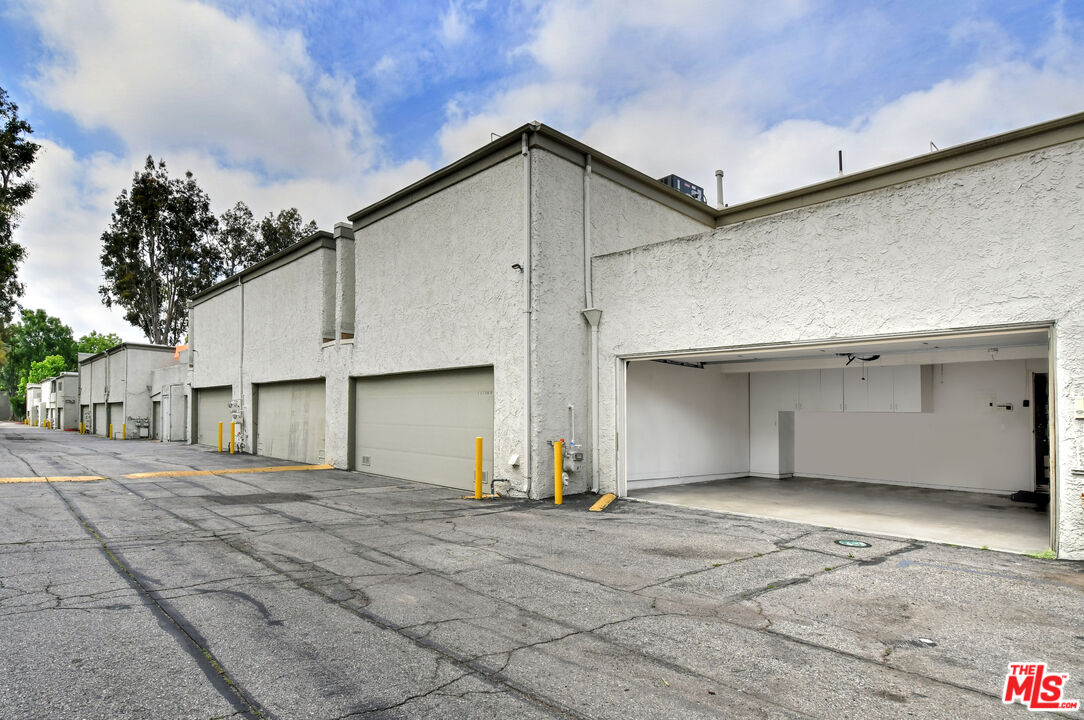 11738 Moorpark St Unit: E