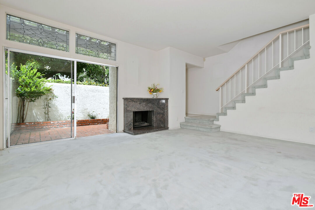 11738 Moorpark St Unit: E