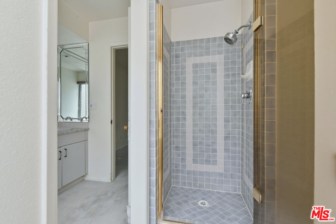 11738 Moorpark St Unit: E