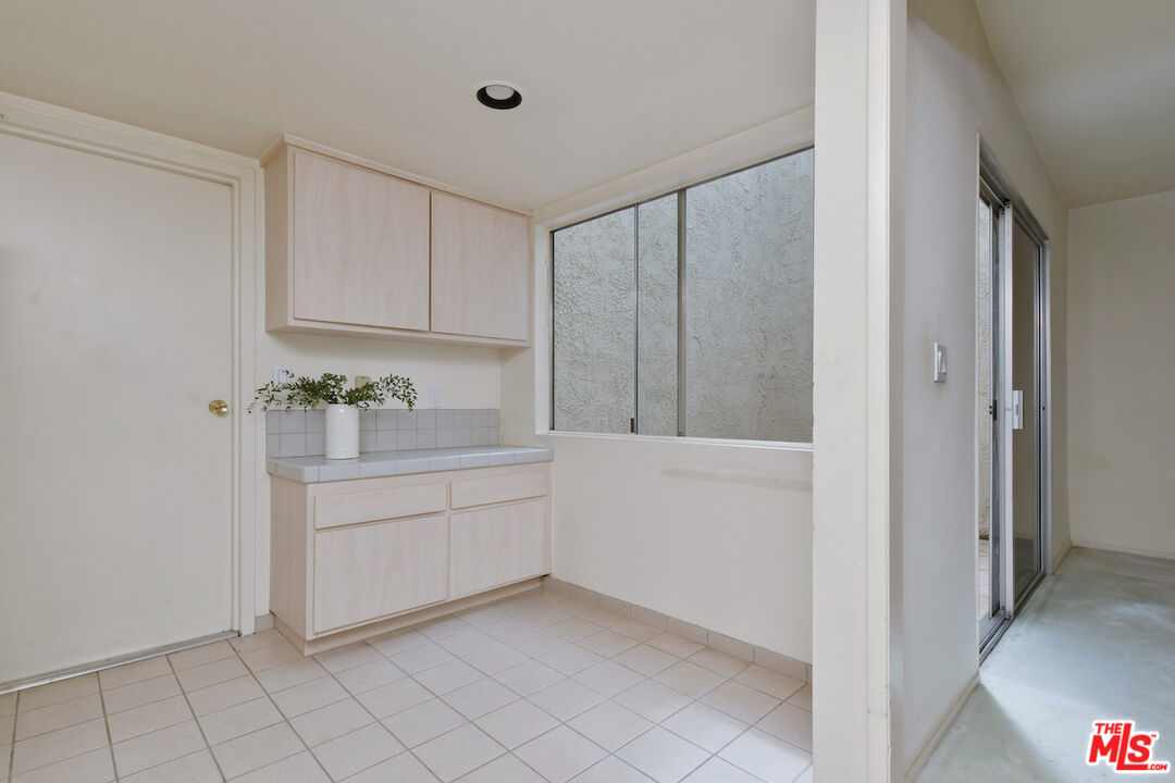 11738 Moorpark St Unit: E