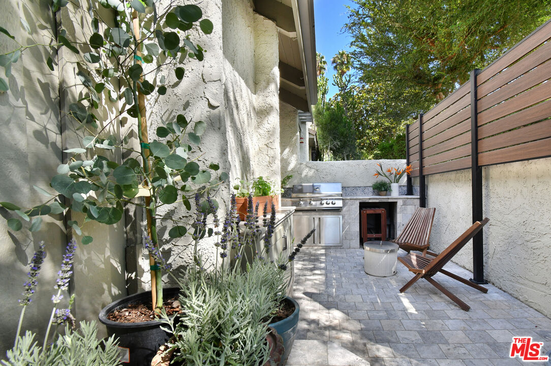 4241 Colfax Ave Unit: J