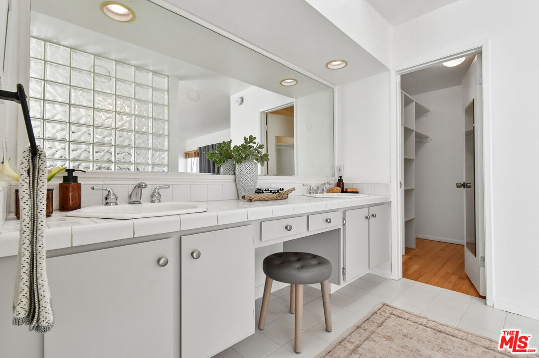 4241 Colfax Ave Unit: J