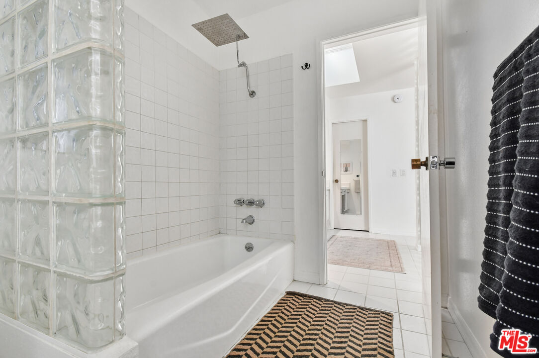 4241 Colfax Ave Unit: J