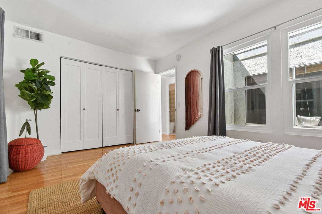4241 Colfax Ave Unit: J