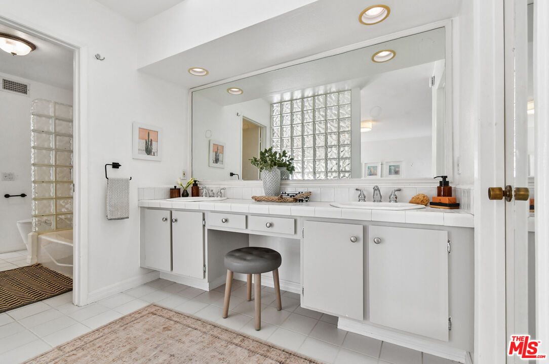 4241 Colfax Ave Unit: J