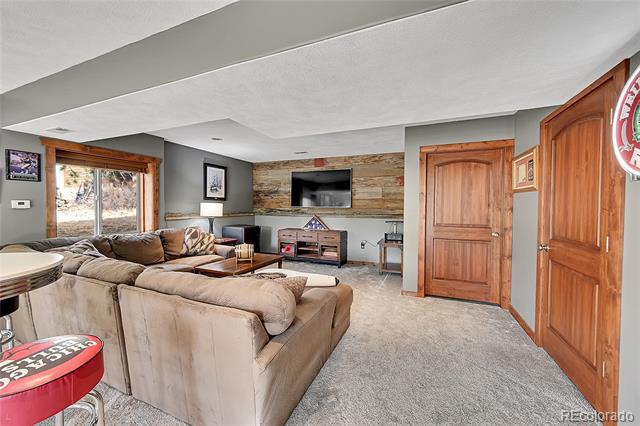 2284 Roland Drive
