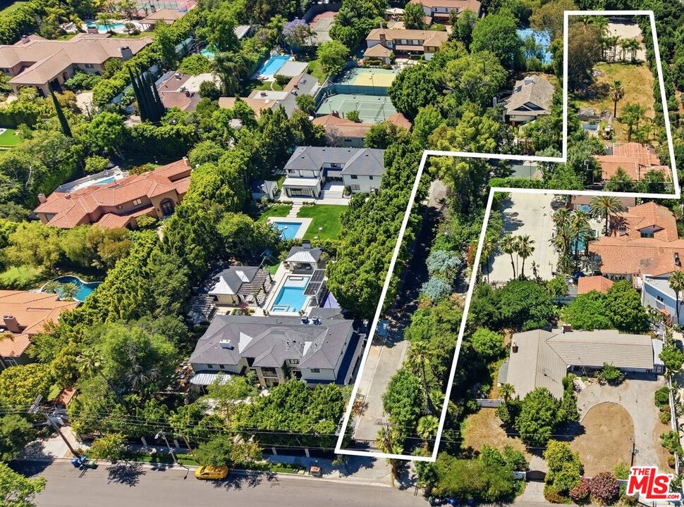 5457 Encino Ave
