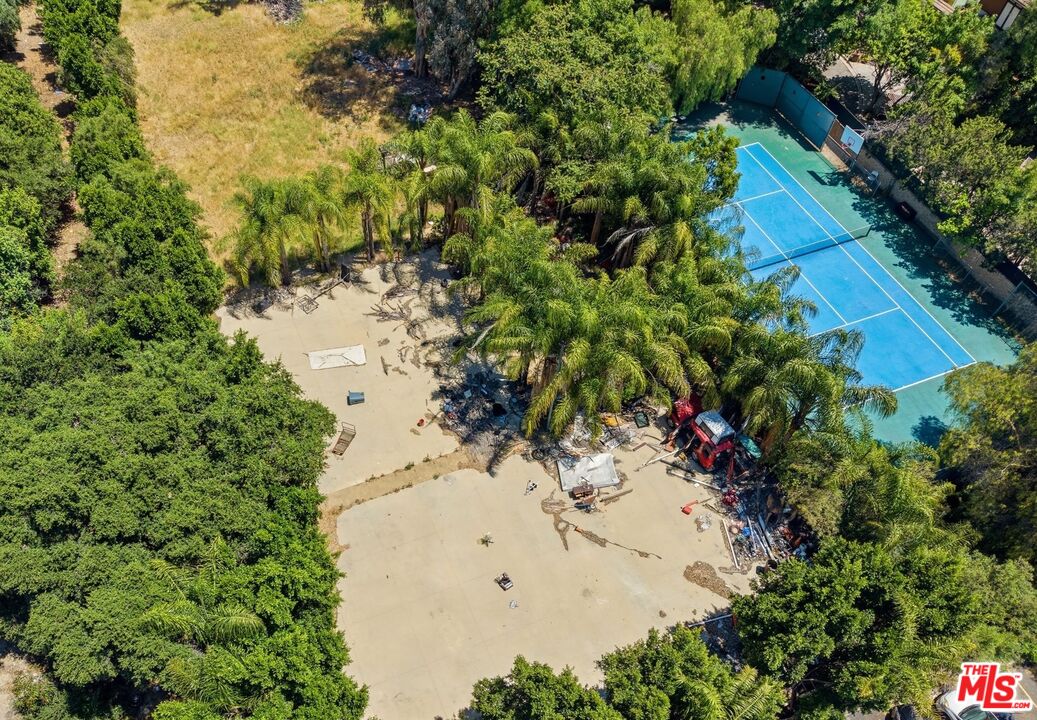 5457 Encino Ave