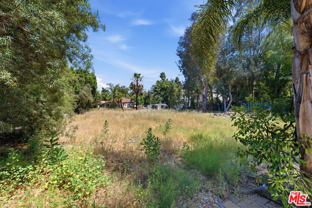 5457 Encino Ave