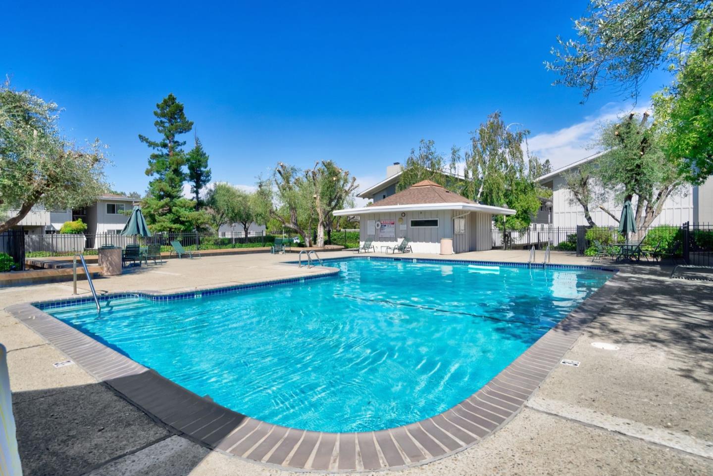 255 S Rengstorff AVE 135