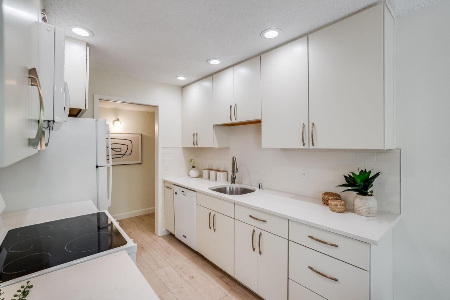 255 S Rengstorff AVE 135