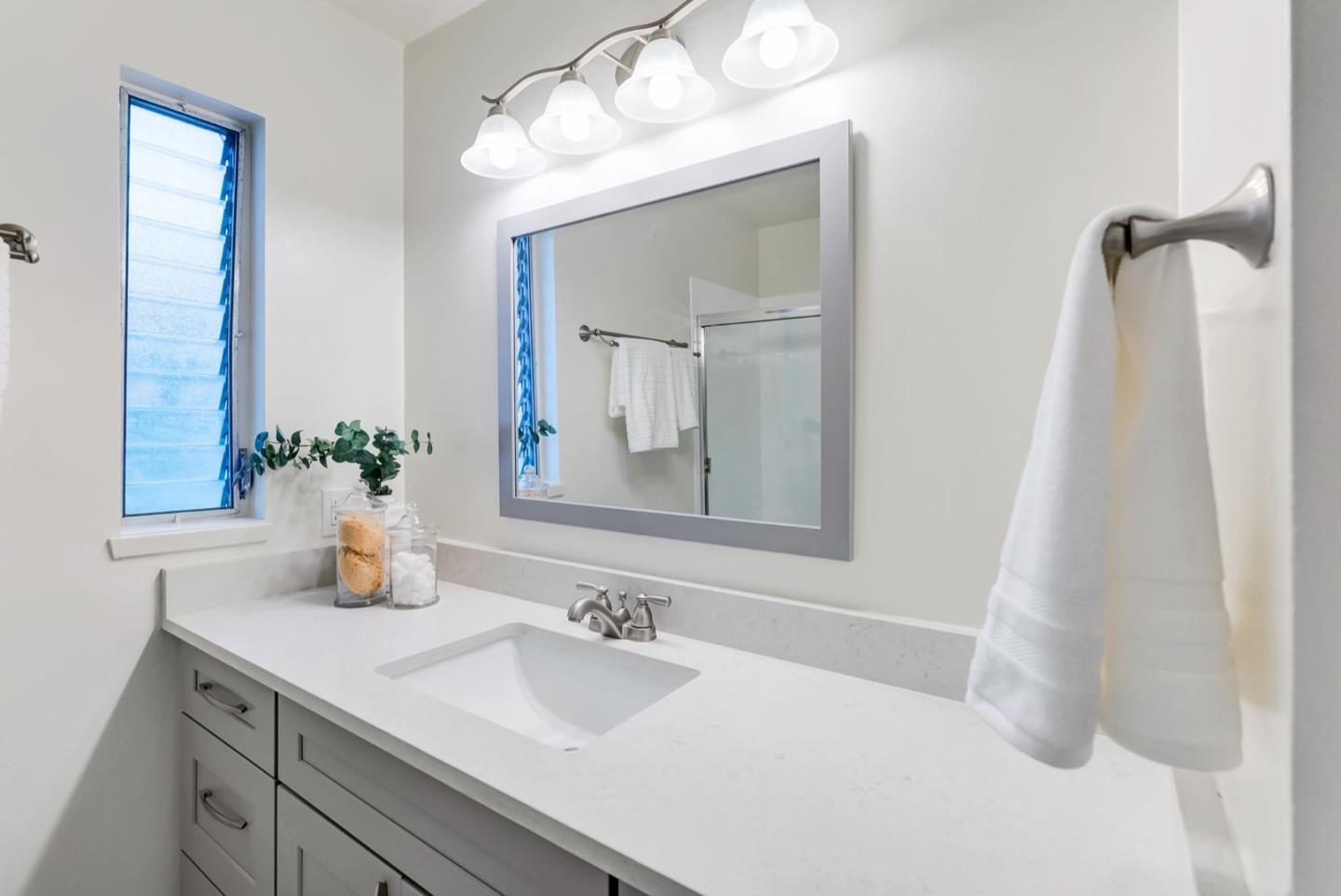 255 S Rengstorff AVE 135