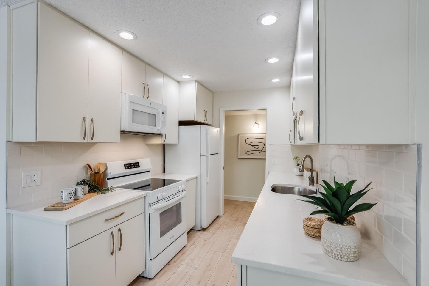 255 S Rengstorff AVE 135