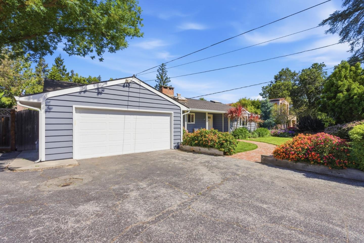 330 South El Monte Avenue