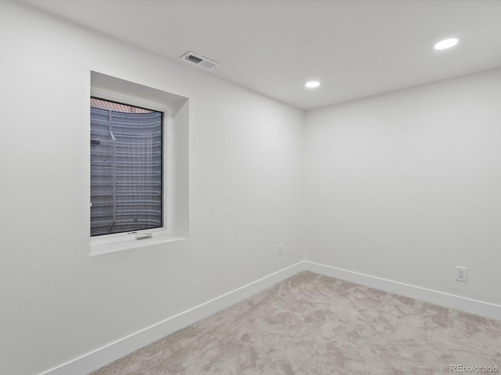 9628 W 74th Place