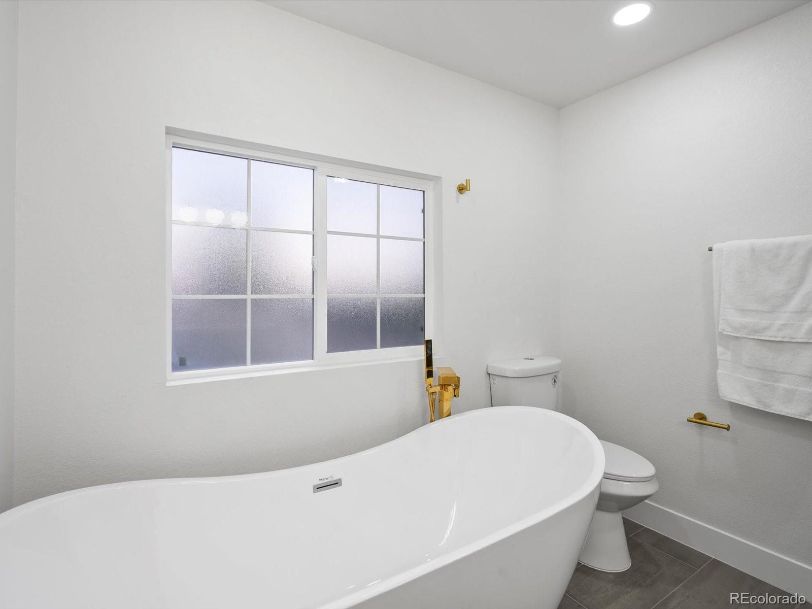 9628 W 74th Place
