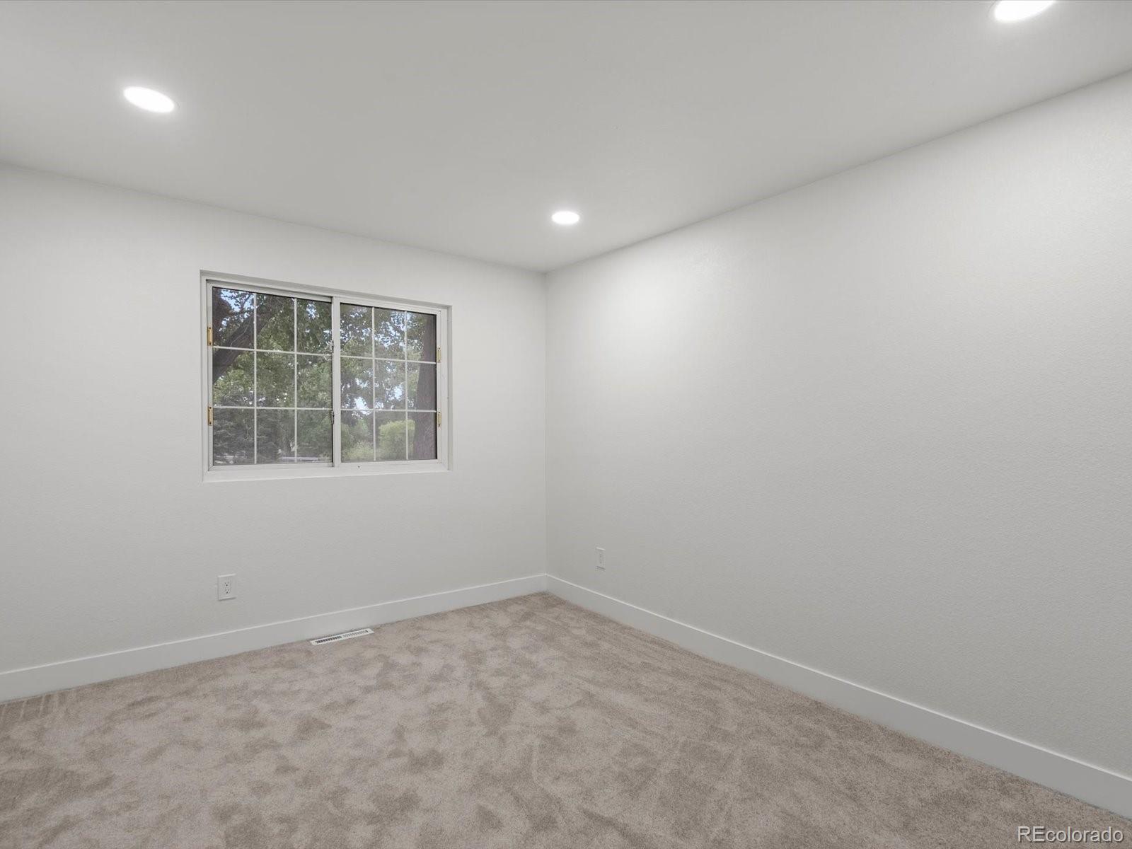 9628 W 74th Place