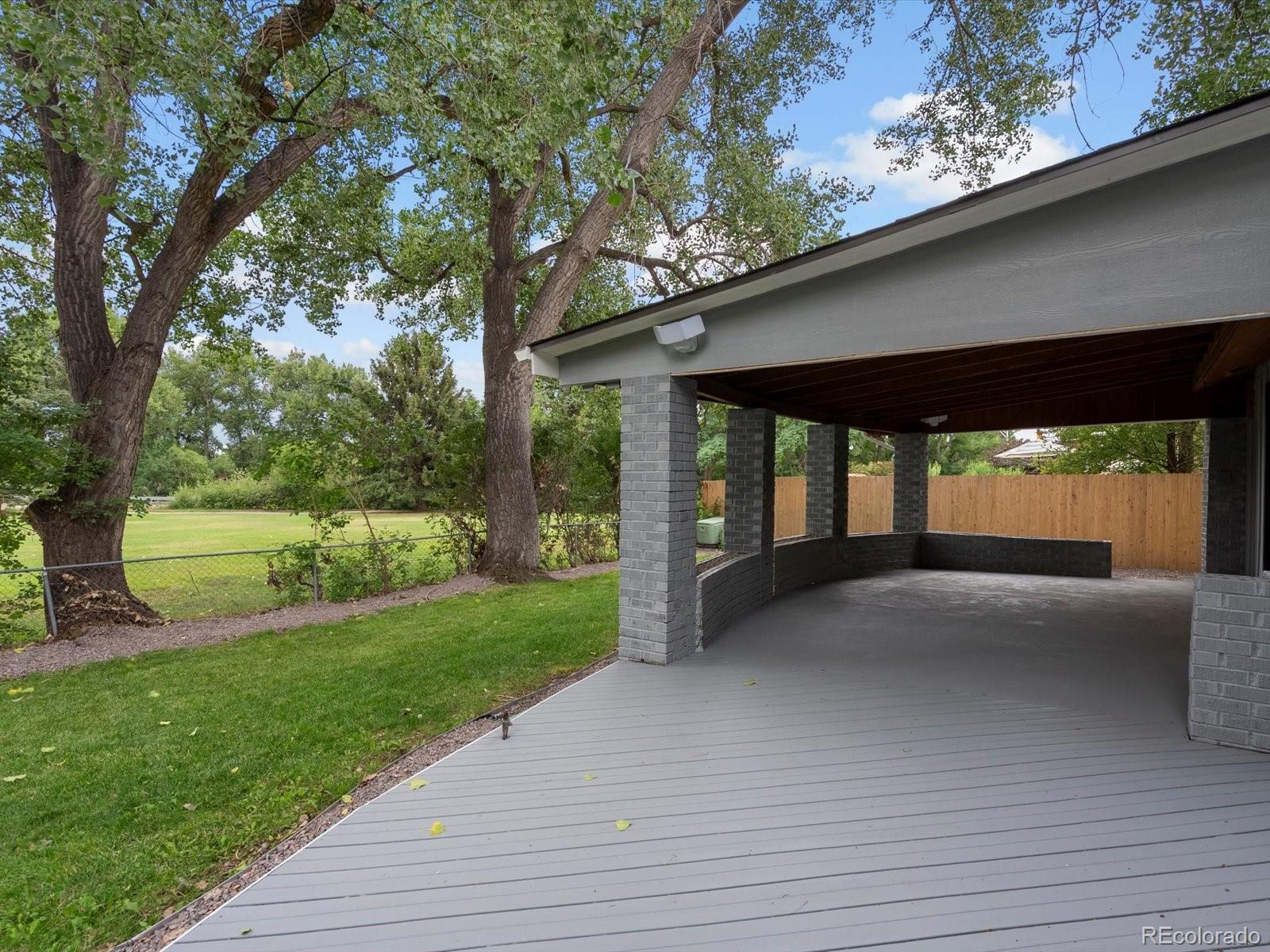 9628 W 74th Place