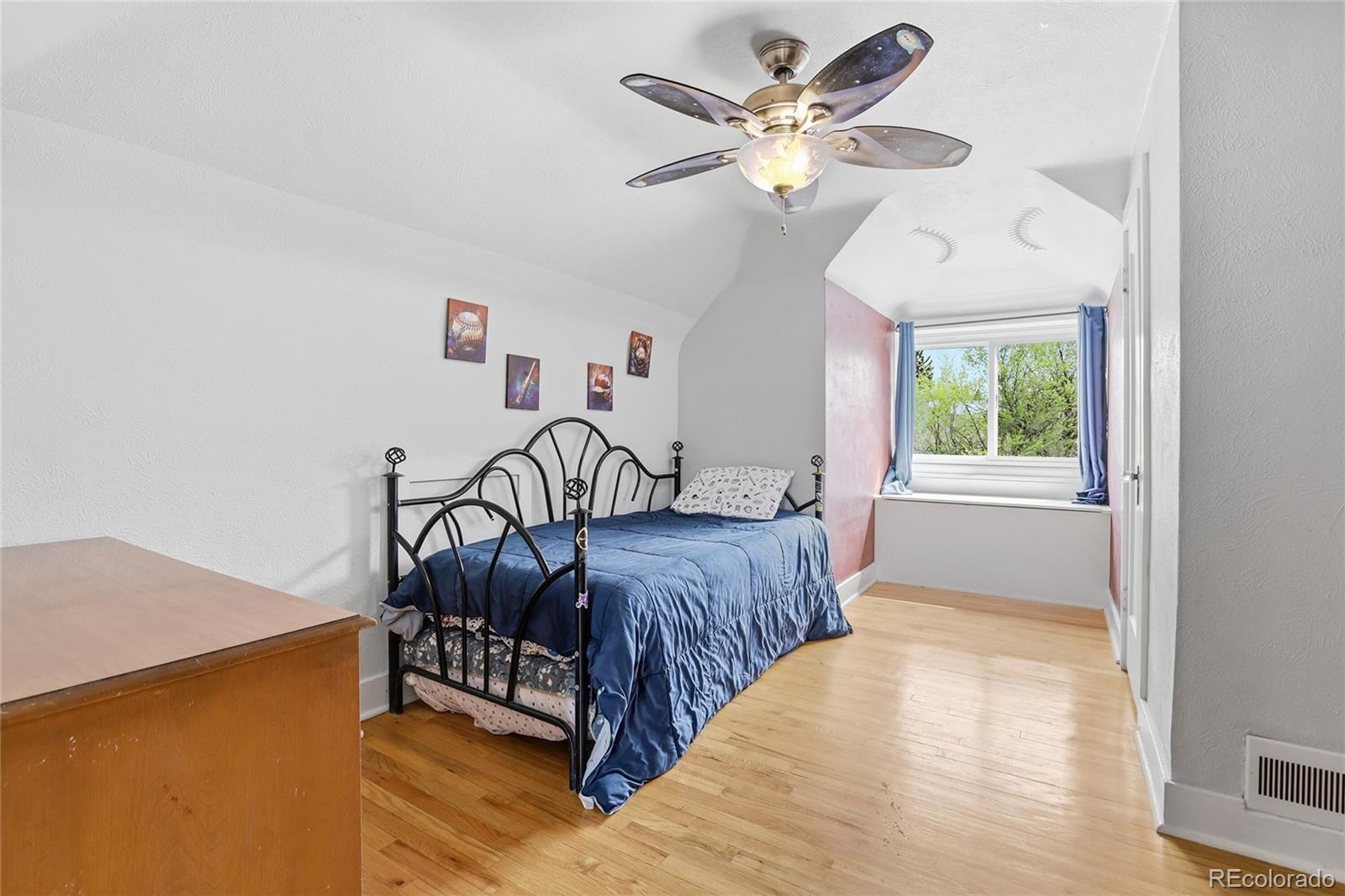 1810 W Exposition Avenue