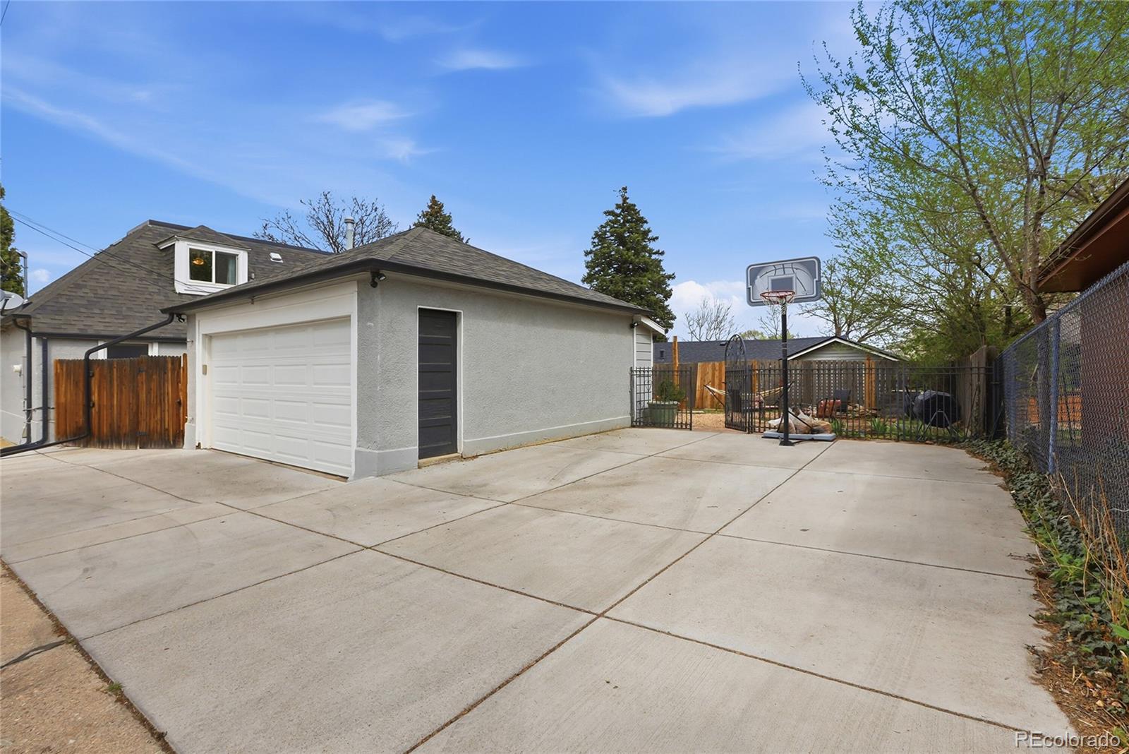 1810 W Exposition Avenue