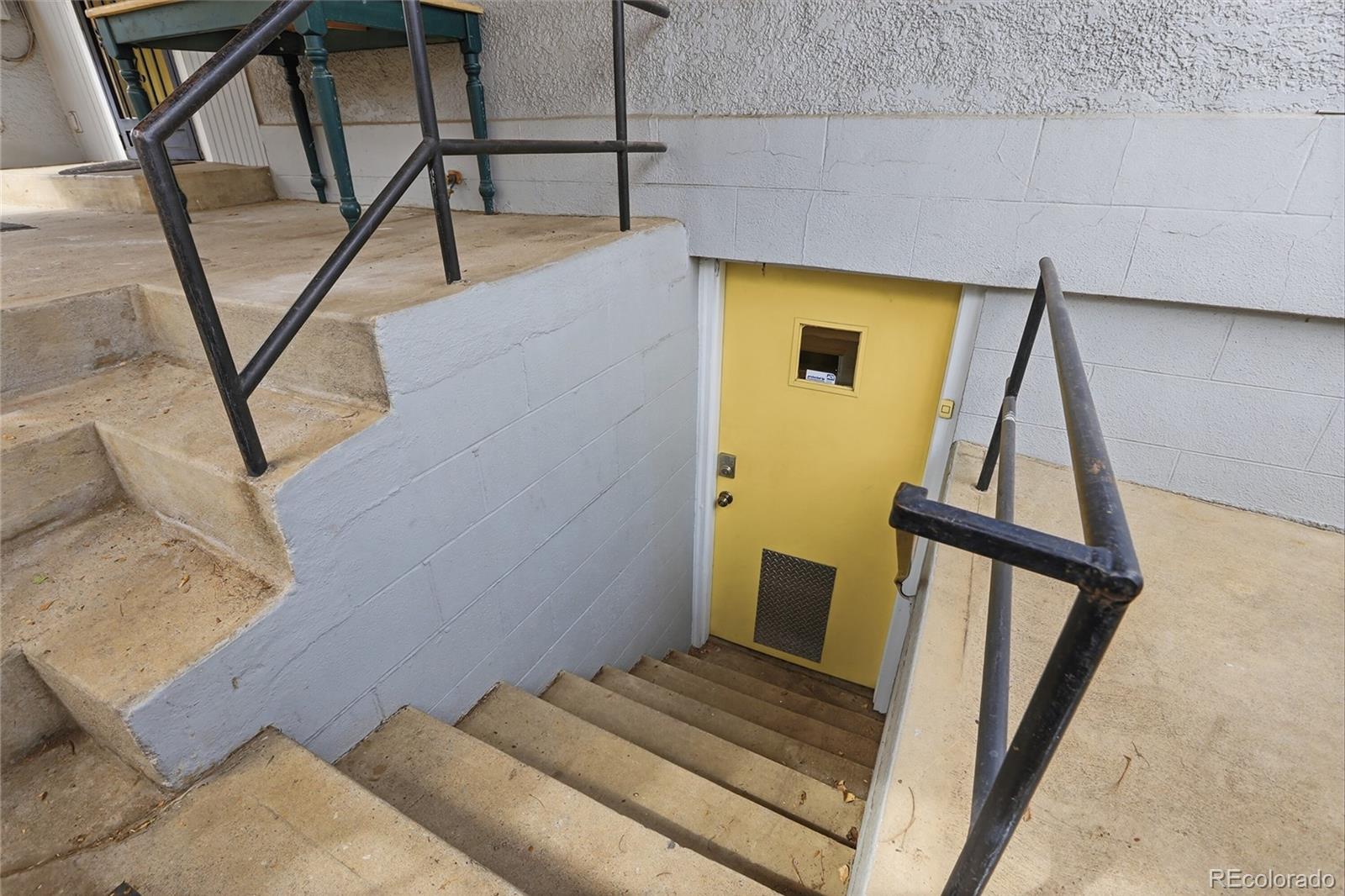 1810 W Exposition Avenue