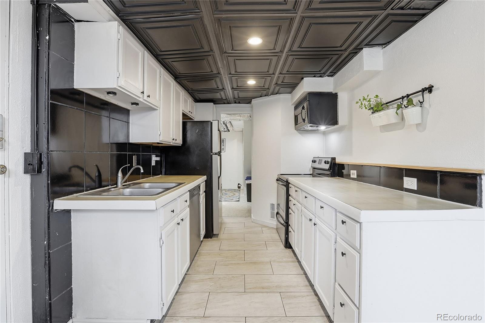 1810 W Exposition Avenue